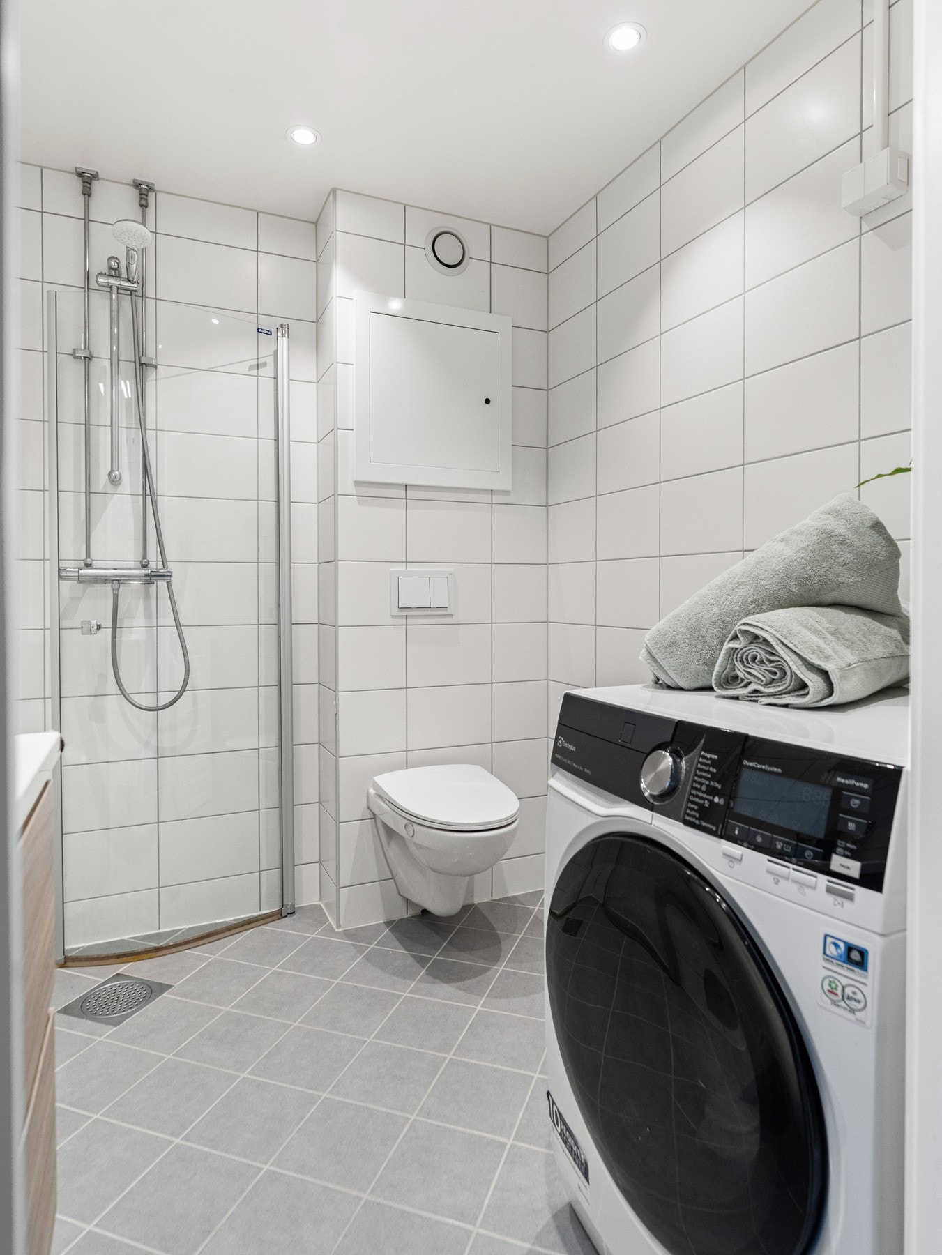 Det er opplegg for vaskemaskin på badet. Galleribilde