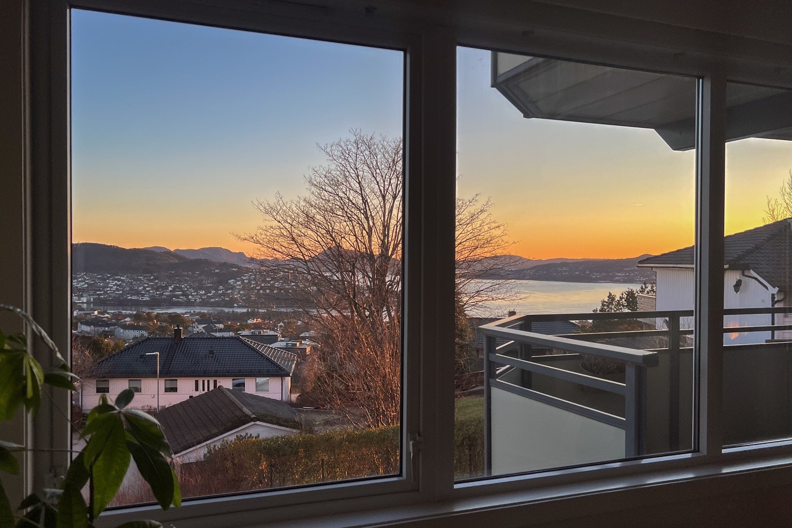 Leiligheten har en ypperlig beliggenhet med fri sikt. Galleribilde