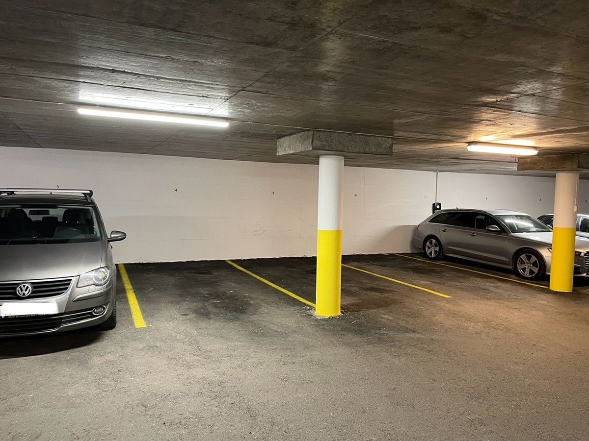Det er plass nr. 4 som tilhører leiligheten. Galleribilde