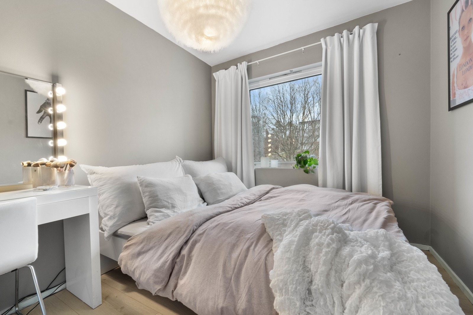 Soverom 2 - alle soverommene er gode på størrelsen. God plass! Galleribilde