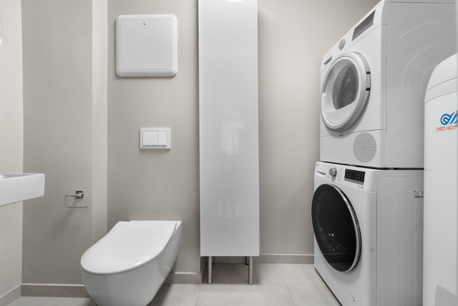 WC / Vaskerom - med leilighet med 3 soverom er det gull å også ha 2 klosett. Galleribilde