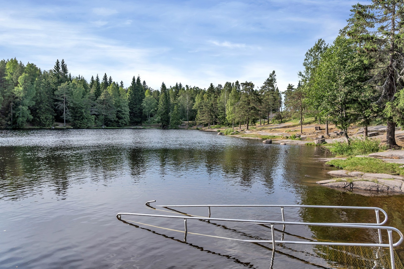 Nærområdet er idyllisk og du har flere bade og fiskevann Galleribilde
