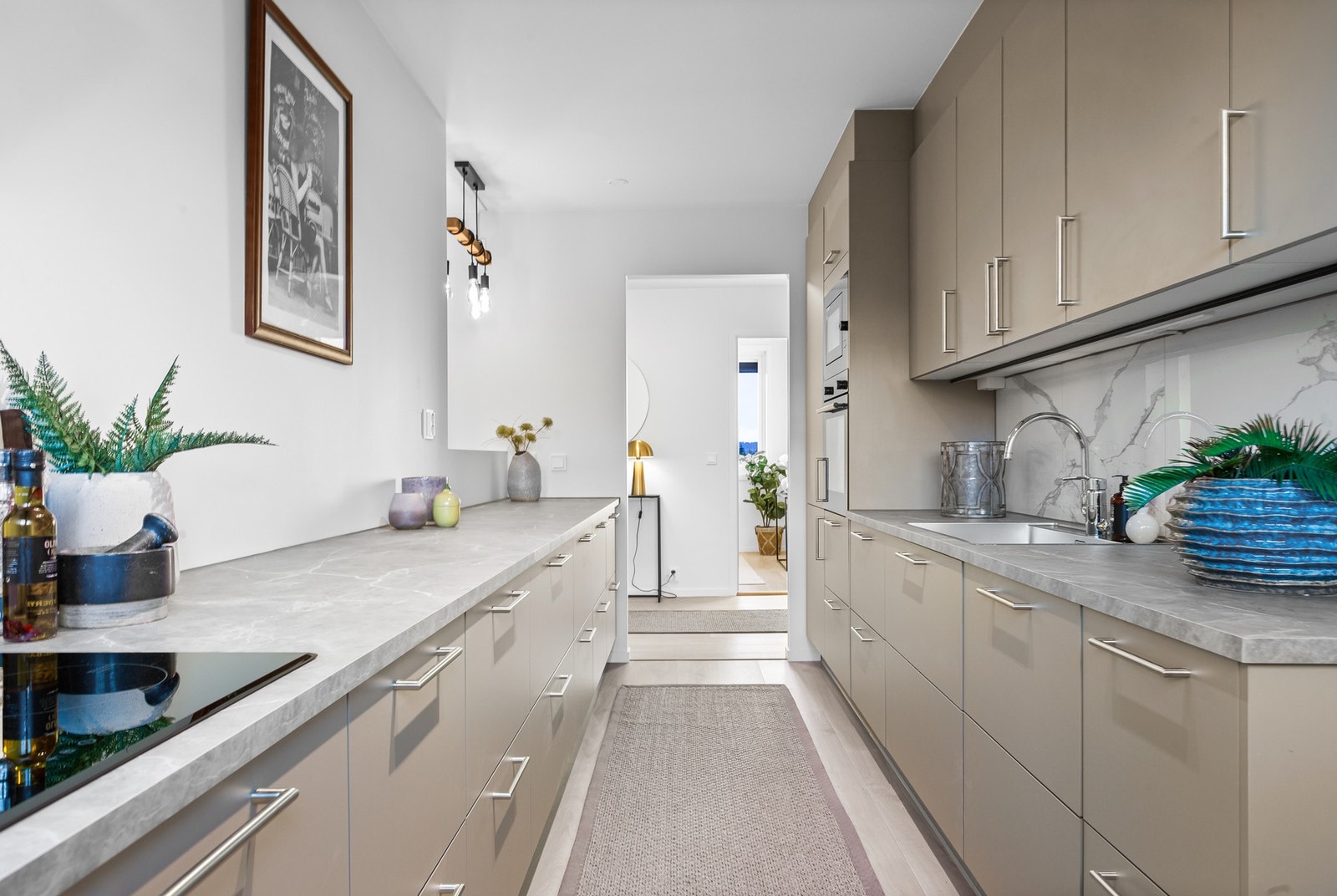 Stilrent kjøkken! Her har du masse plass til matlaging. Galleribilde