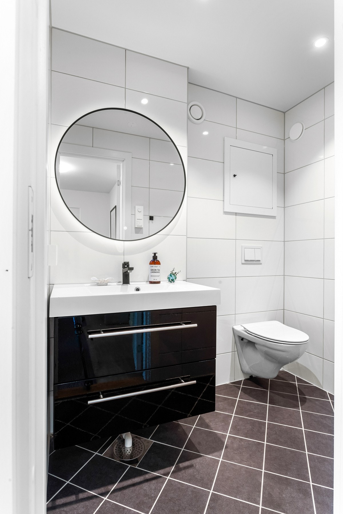 Borettslaget har totalrenovert toalettrommet og var ferdig i 2024. Galleribilde