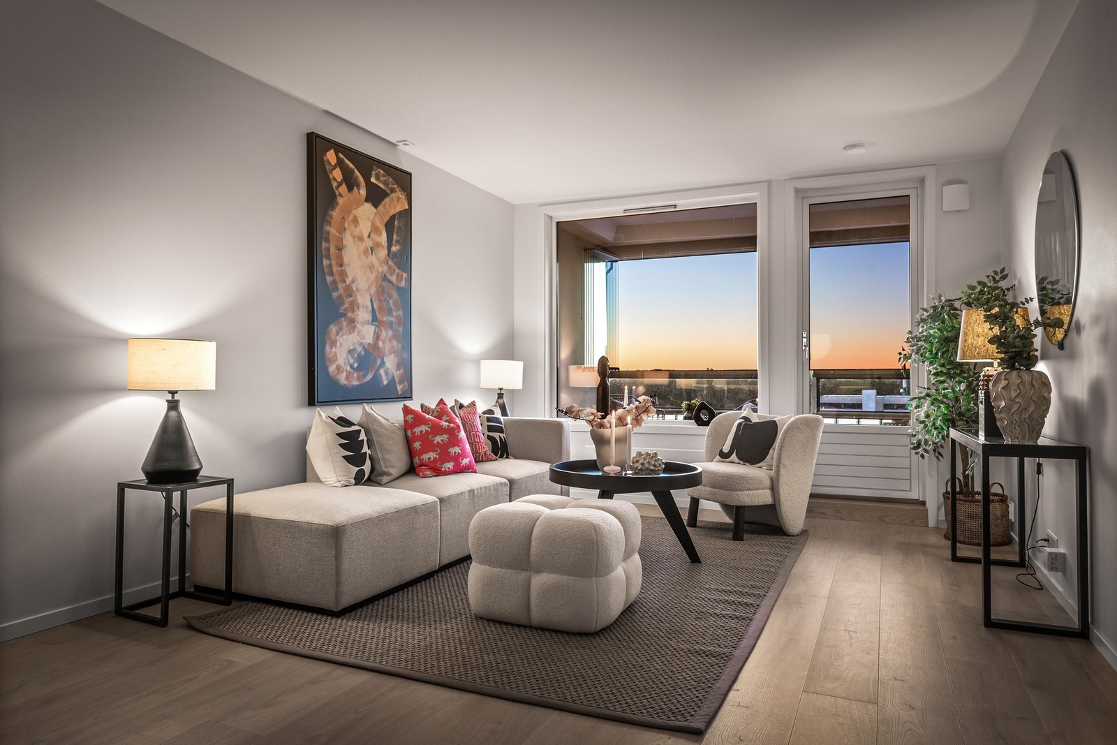 Nyt fantastiske kveldshimler fra stuen og horisontutsikt. Galleribilde