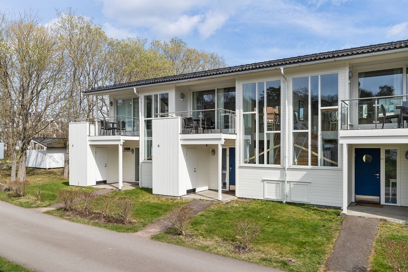 Lekker og lettstelt leilighet med to verandaer - sjøutsikt og kveldssol Galleribilde