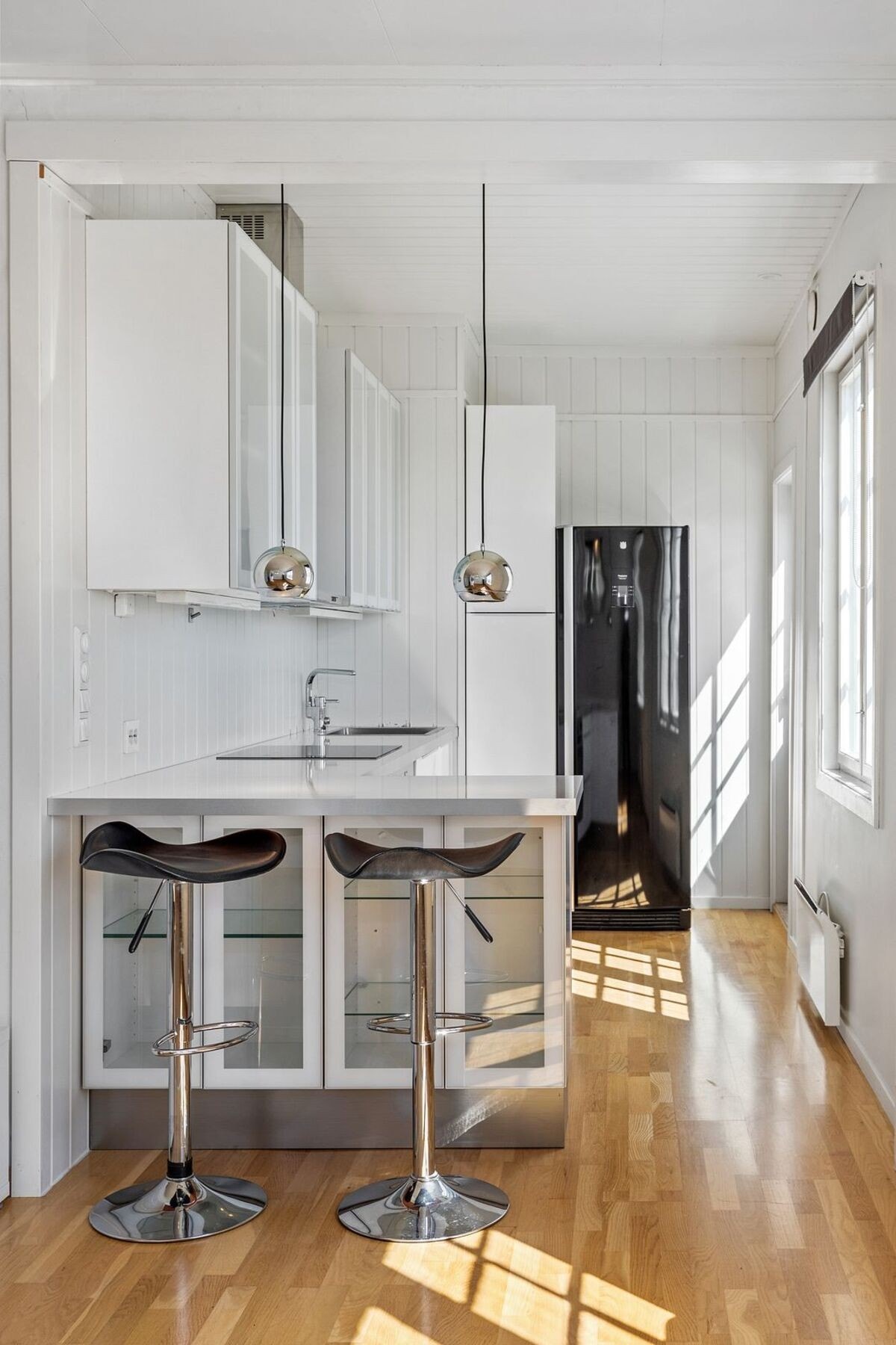 - Fra kjøkkenet er det utgang til balkong med flott utsikt mot Kvadraturen og Odderøya - Galleribilde