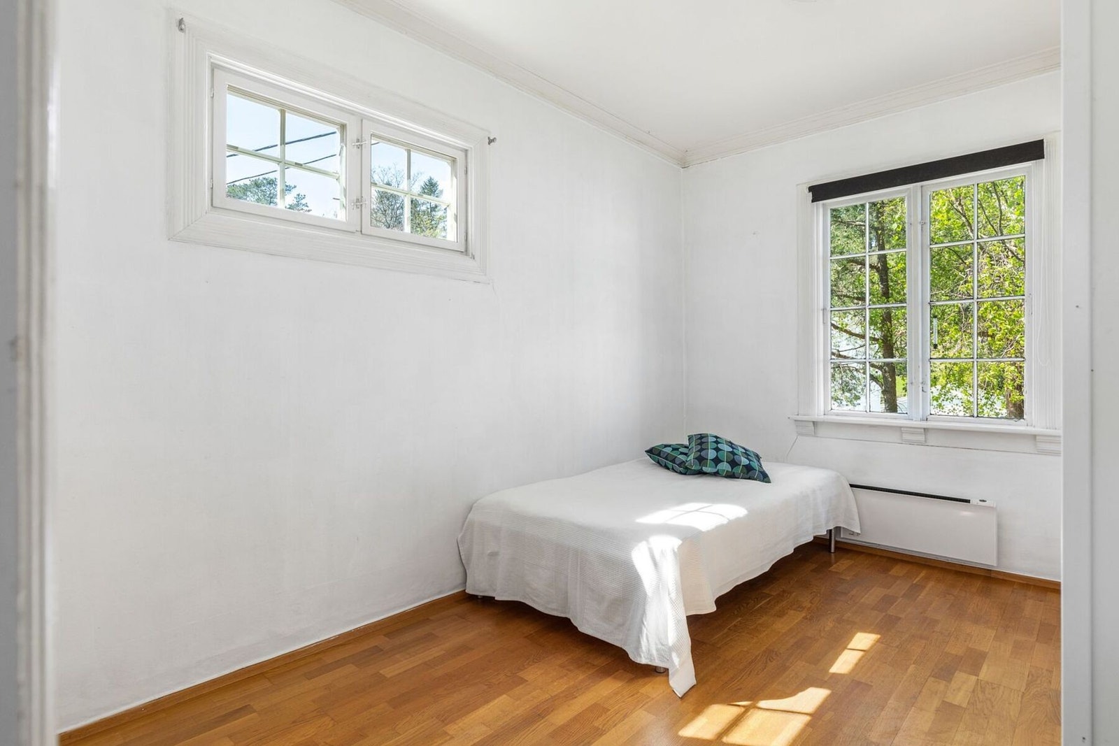 - Soverom 1 | Plass til både garderobeskap/pult - Galleribilde