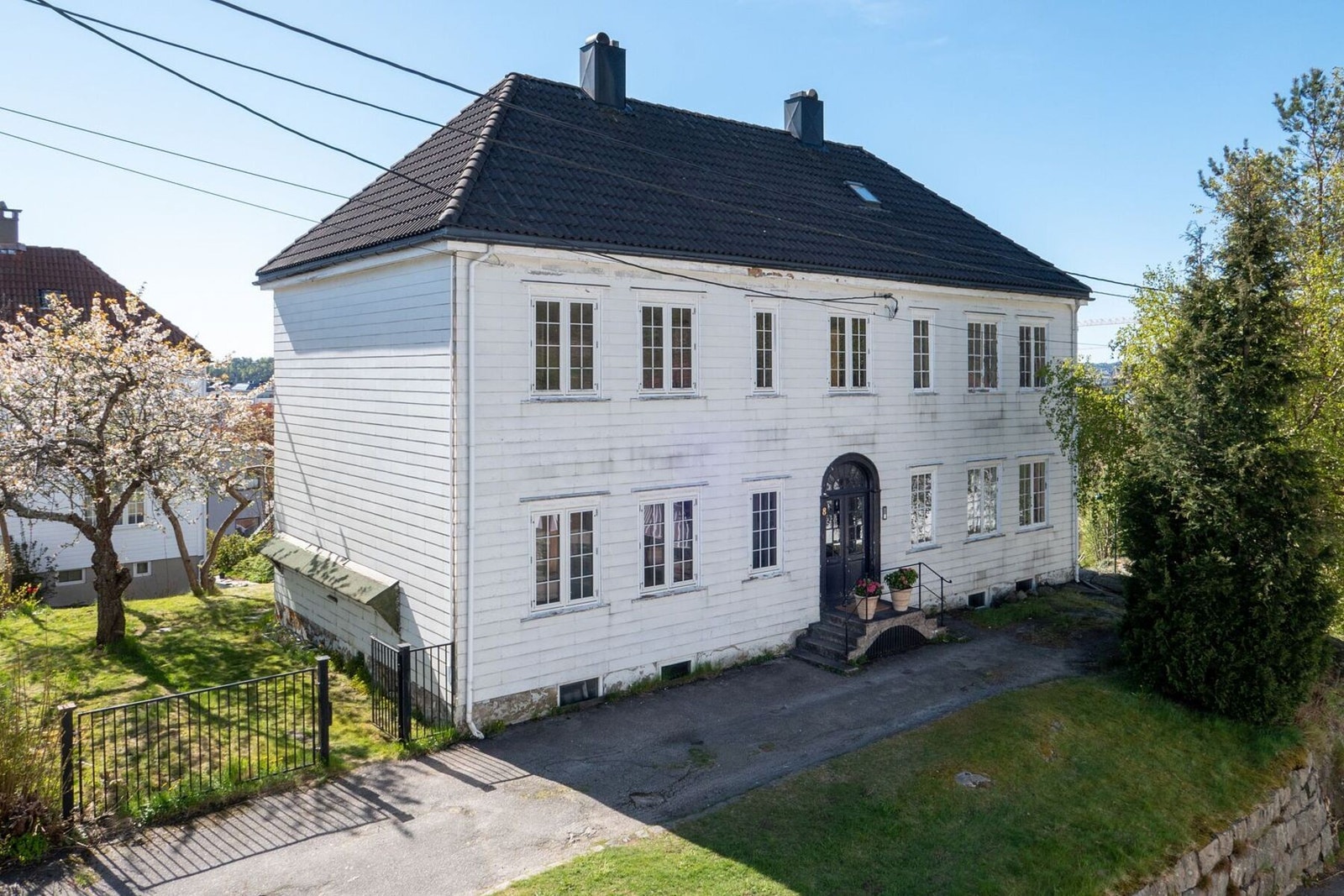 - Velkommen til en spennende bolig i Lømslands vei 8 | Romslig, klassisk enebolig med meget god beliggenhet rett ved Baneheia/Kvadraturen - Galleribilde