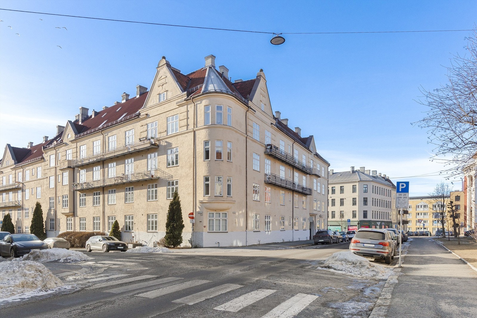 Torshov har et historisk sus over seg. De klassiske Torshovgårdene ble bygget på 1920-tallet, med tanke på å øke bokvaliteten til Oslos befolkning. Galleribilde