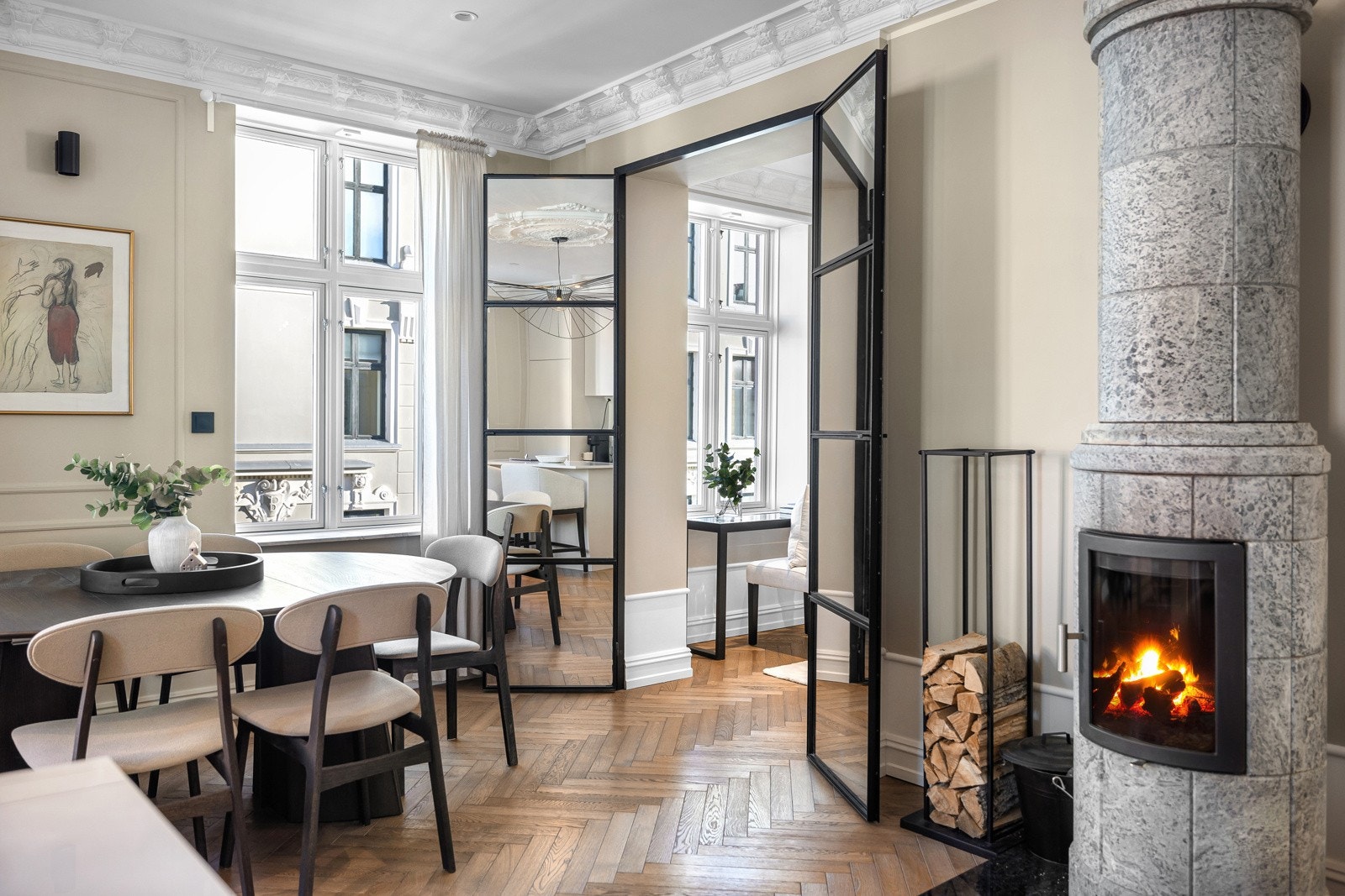 Dette er en særdeles påkostet og stilmessig utført leilighet, hvor ingenting er overlatt tilfeldighetene. Galleribilde