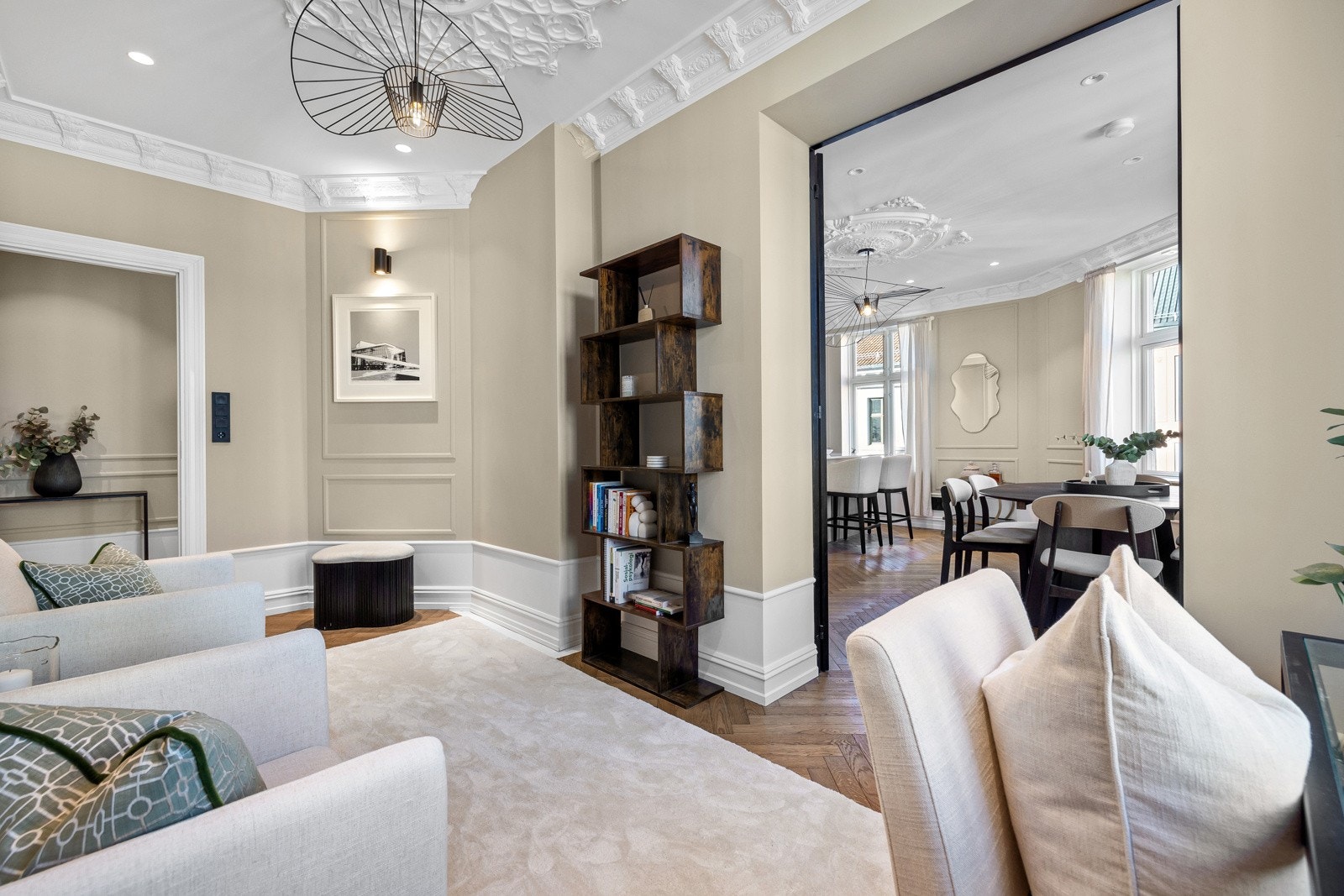 Det ene soverommet brukes idag som en naturlig forlengelse av stuen. Galleribilde