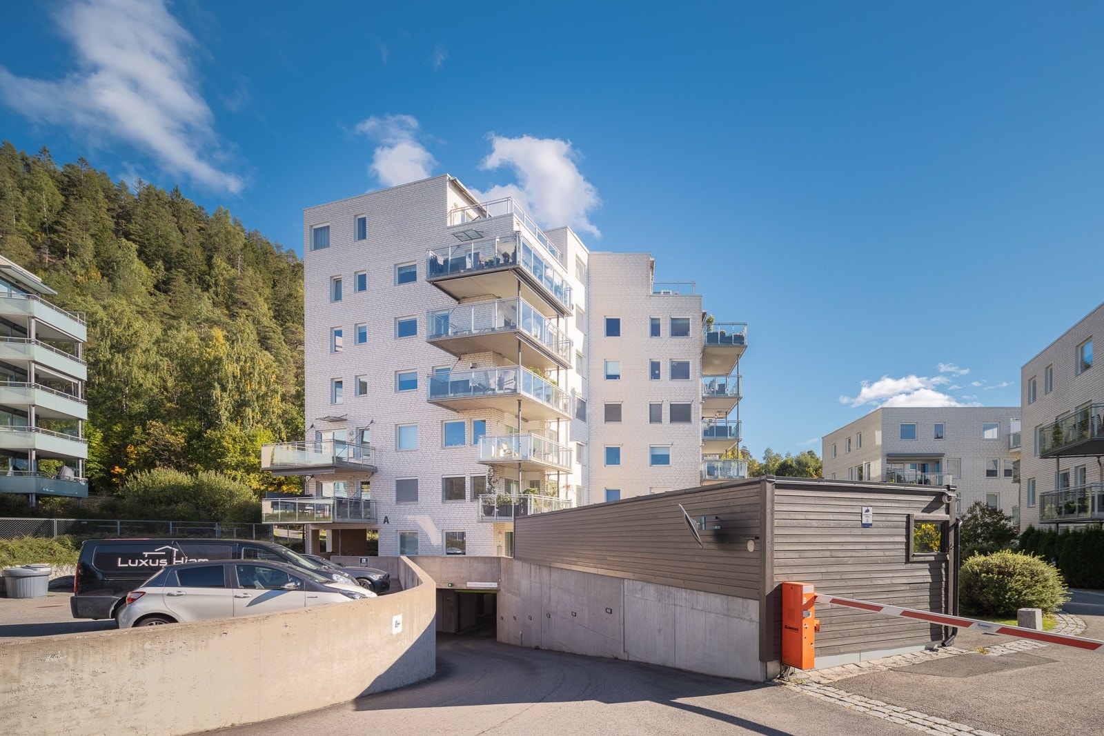 Inngang til garasjen. Galleribilde