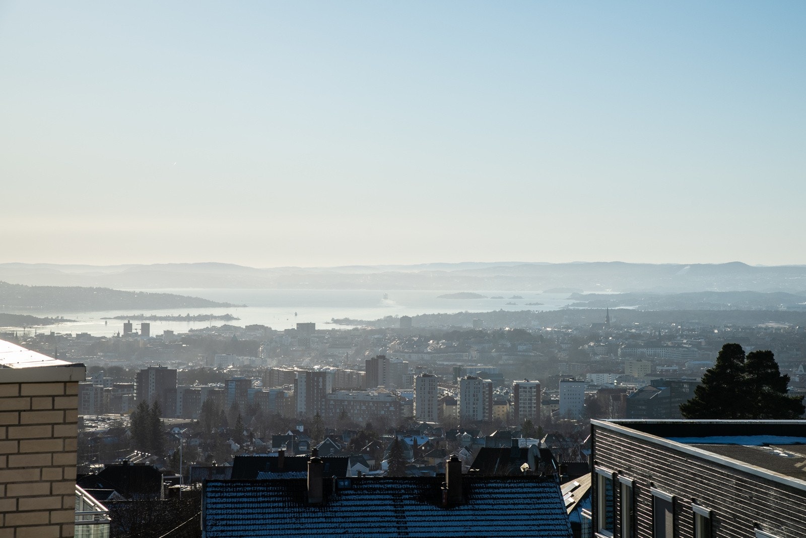 Fra balkongen er det fantastisk utsikt mot Oslofjorden. Galleribilde