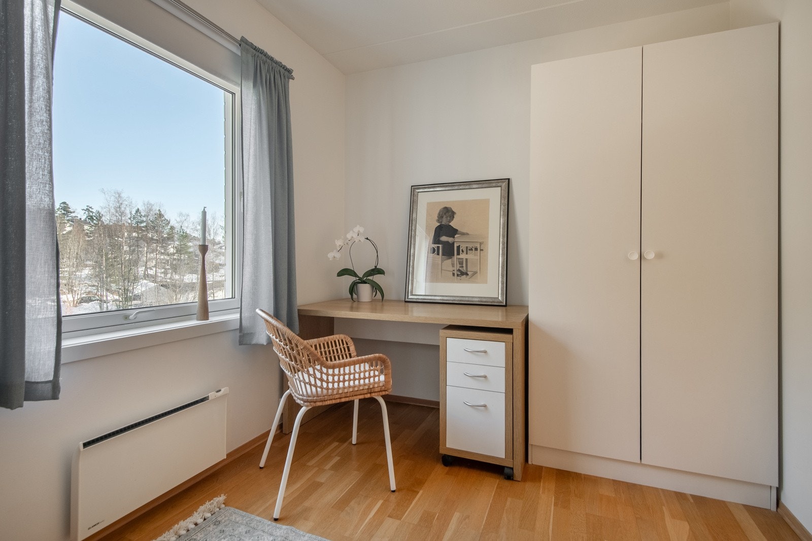 Det andre soverommet kan brukes som både gjesterom eller kontor, avhengig av behov. Galleribilde