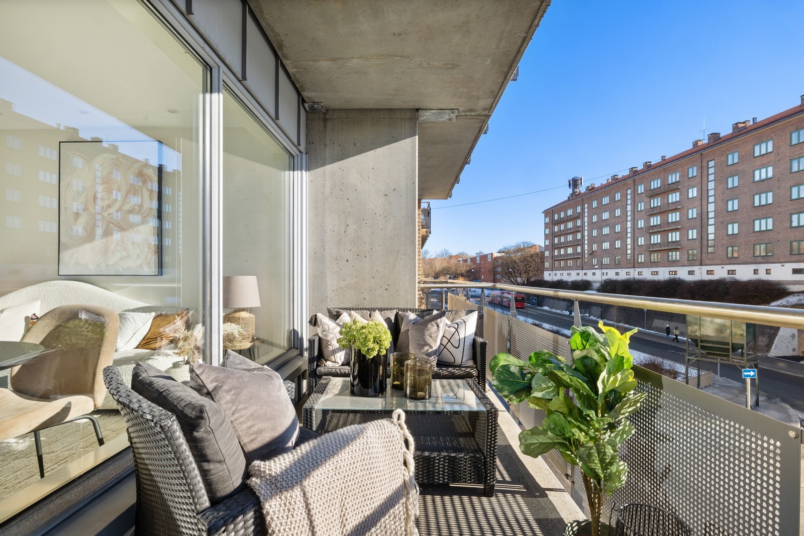 Med utgang til stuen utgjør balkongen en flott forlengelse av boarealet på godværsdager. Galleribilde