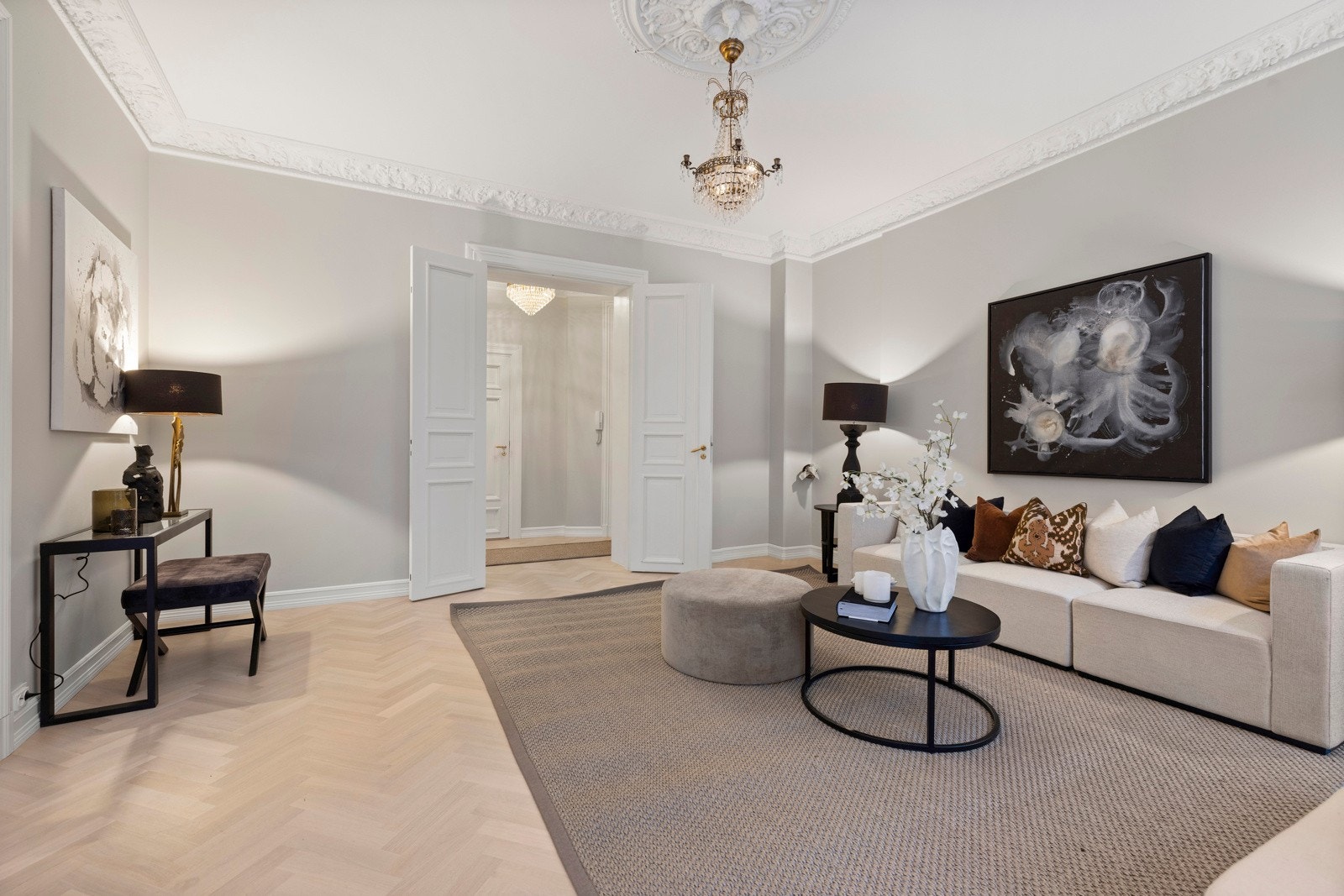 Totalrenovert klassisk og lekker 4-roms eierleilighet med balkong. Galleribilde