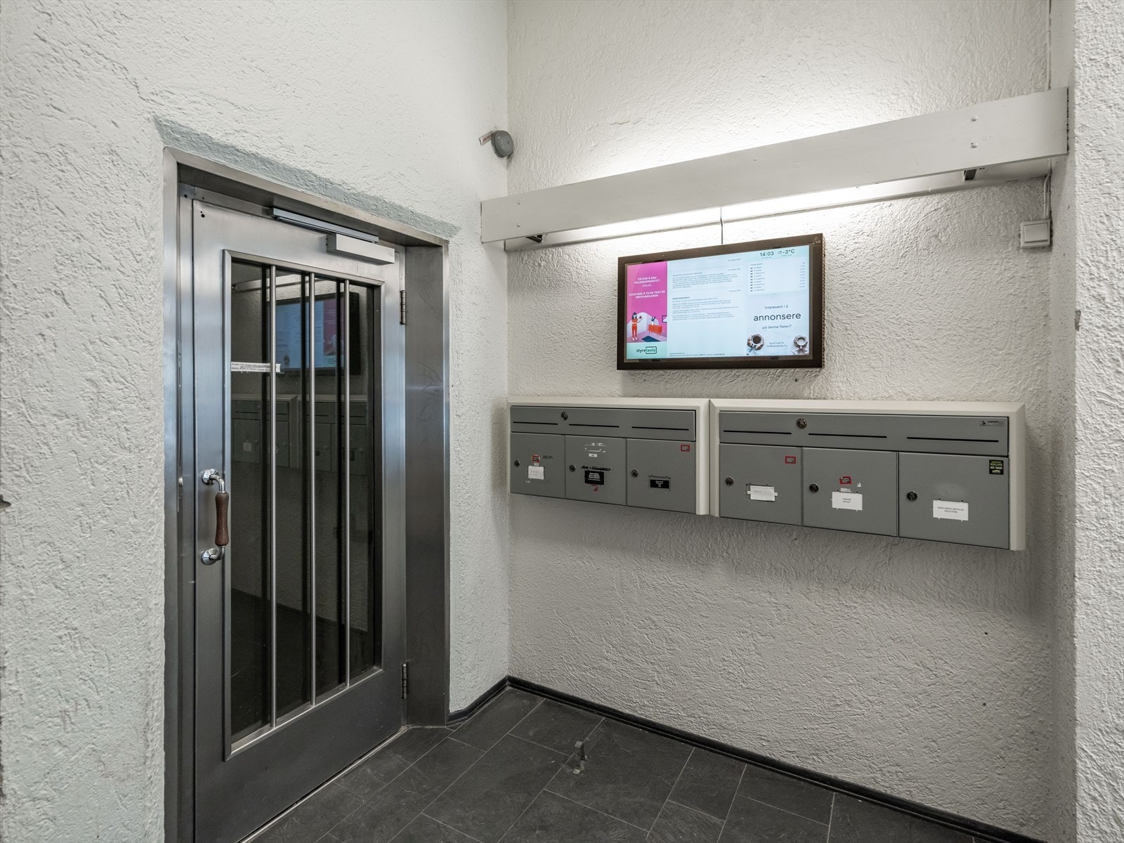 Du tar deg enkelt opp i boligen via trapper eller heis. Galleribilde