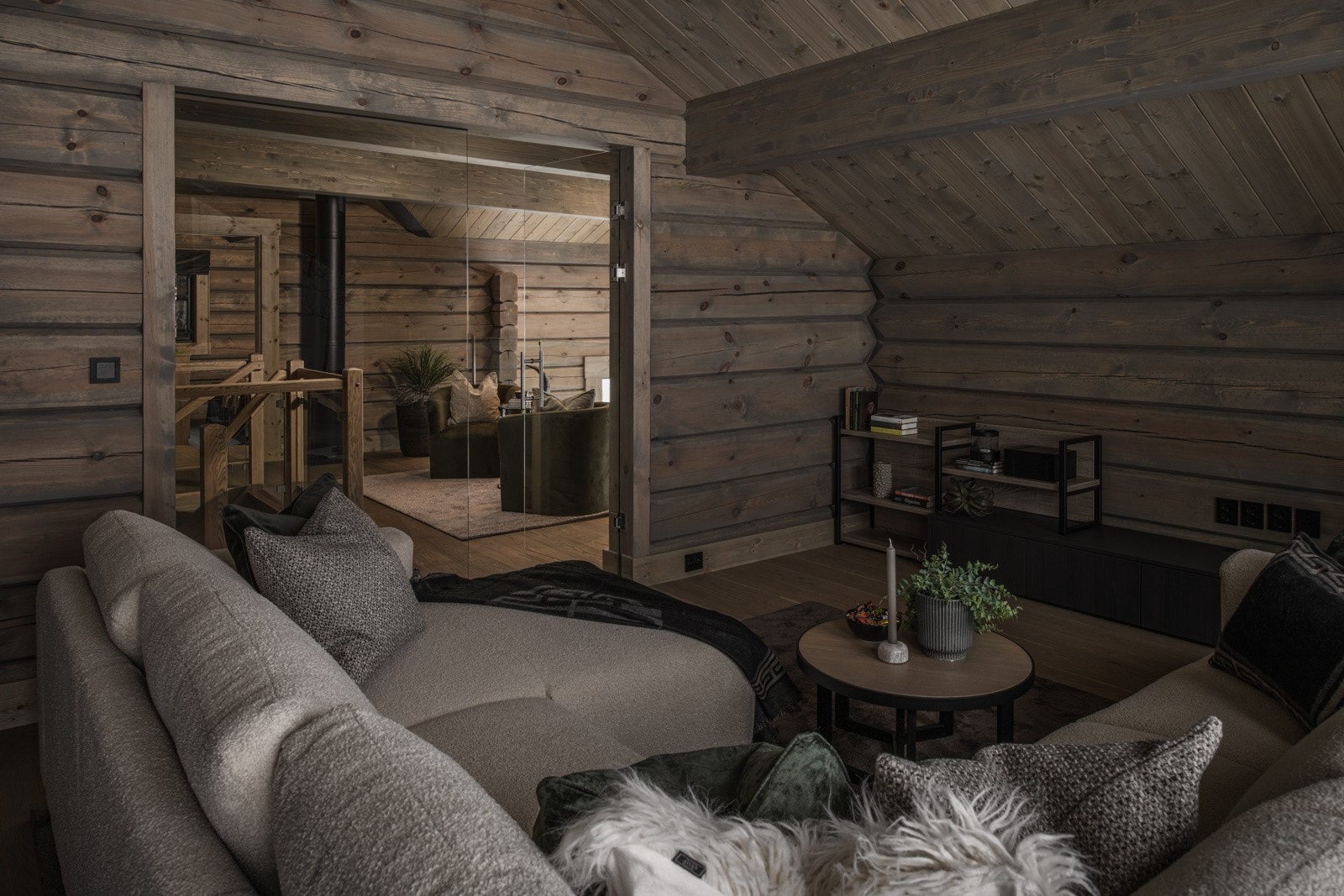 Hemsstue/ soverom. Bilde fra lignende hytte, avvik vil forekomme Galleribilde