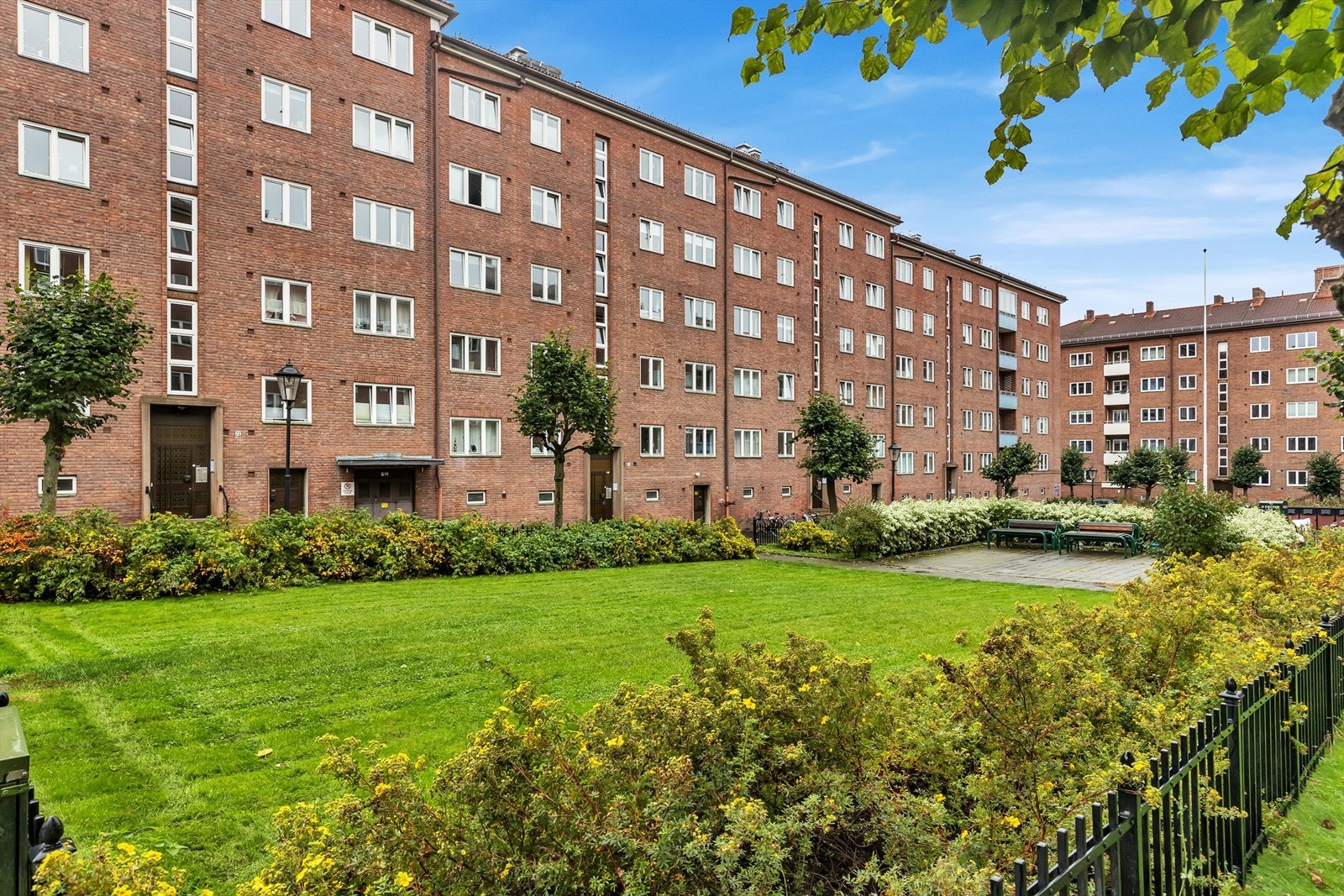 Borettslaget har fine grønne fellesarealer, med grill, treningsrom, festlokale m.m. Galleribilde