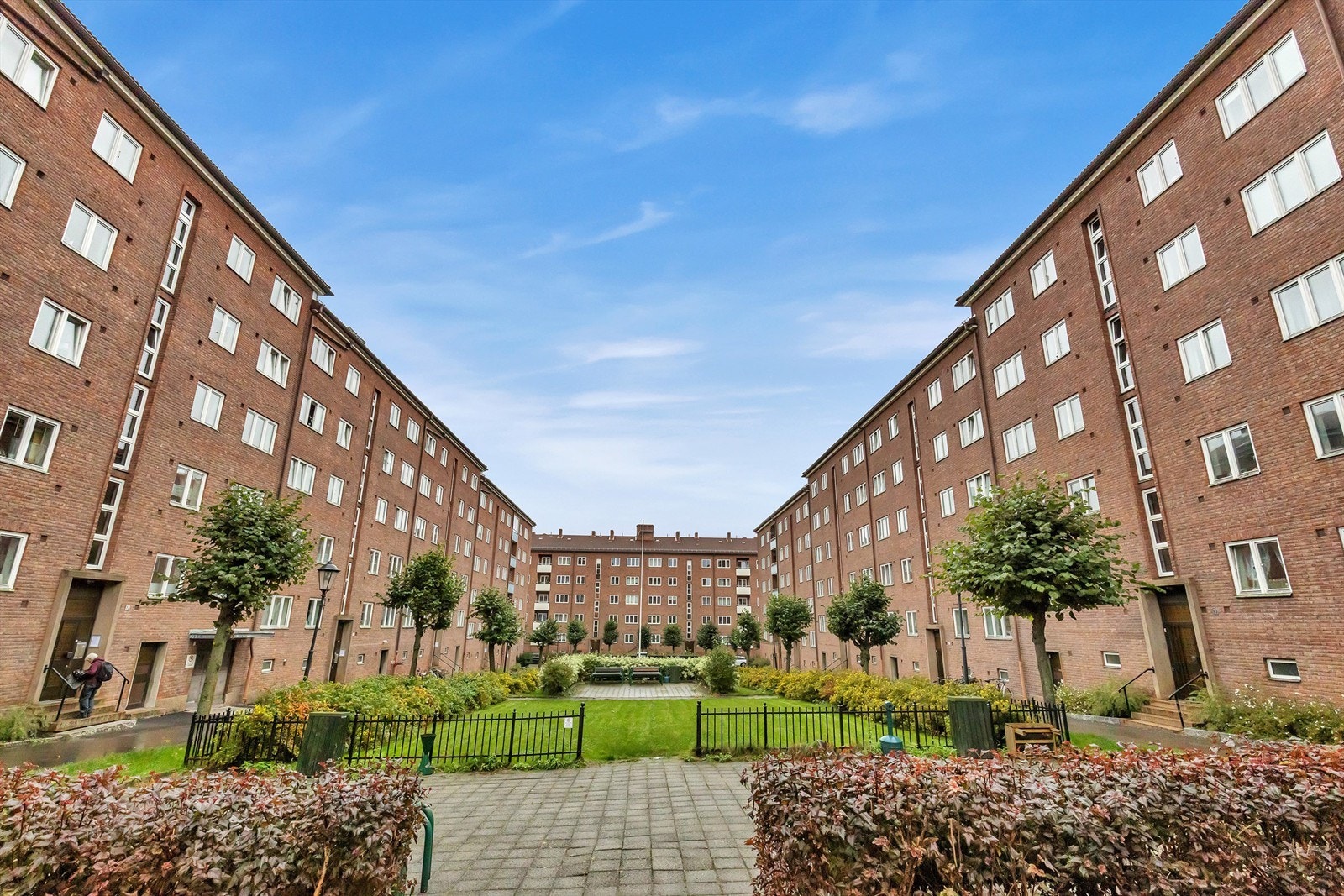 Borettslaget har fine grønne fellesarealer, med grill, treningsrom, festlokale m.m. Galleribilde