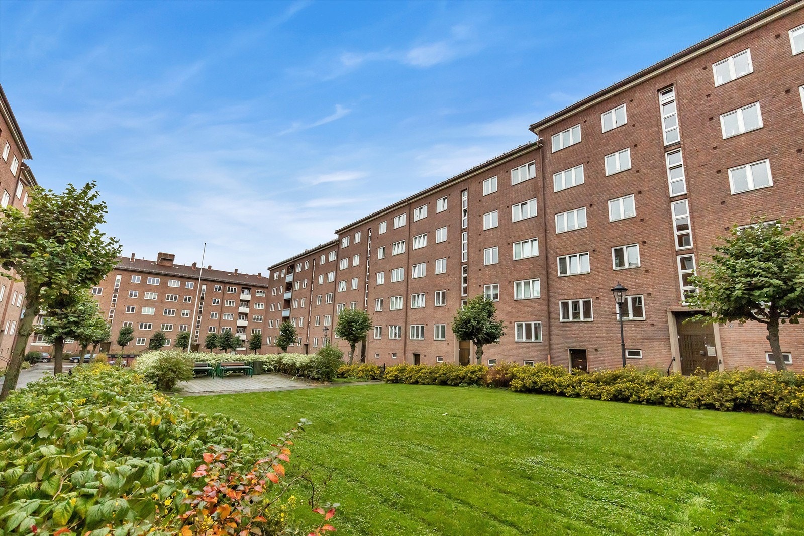 Borettslaget har fine grønne fellesarealer, med grill, treningsrom, festlokale m.m. Galleribilde