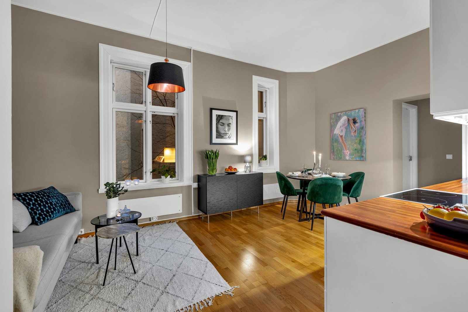 En sjarmerende 2-roms med en unik beliggenhet midt i sentrum av Oslos beste gater. Galleribilde