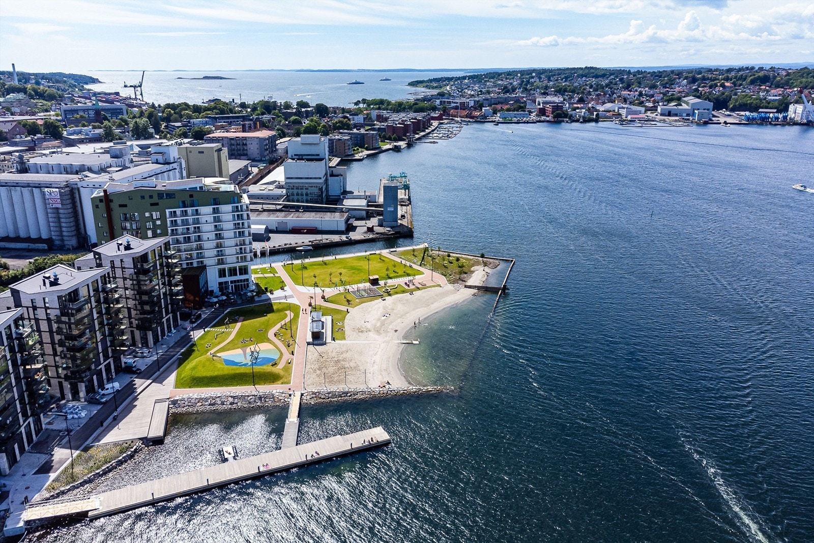 Like nedenfor Verkslia ligger den nye og spennende bydelen Verket med blant annet helt ny promenade og badepark. Galleribilde