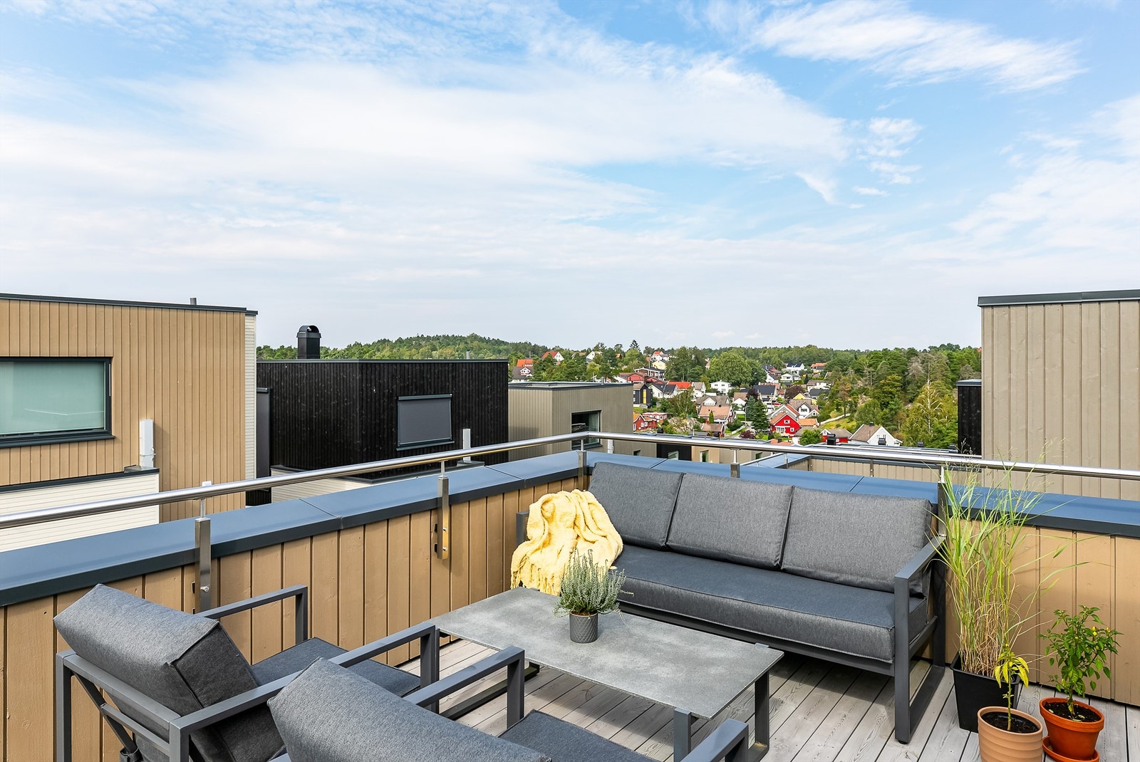 På takaltanen er det siktlinjer i både vestlig og nord-vestlig retning. Galleribilde