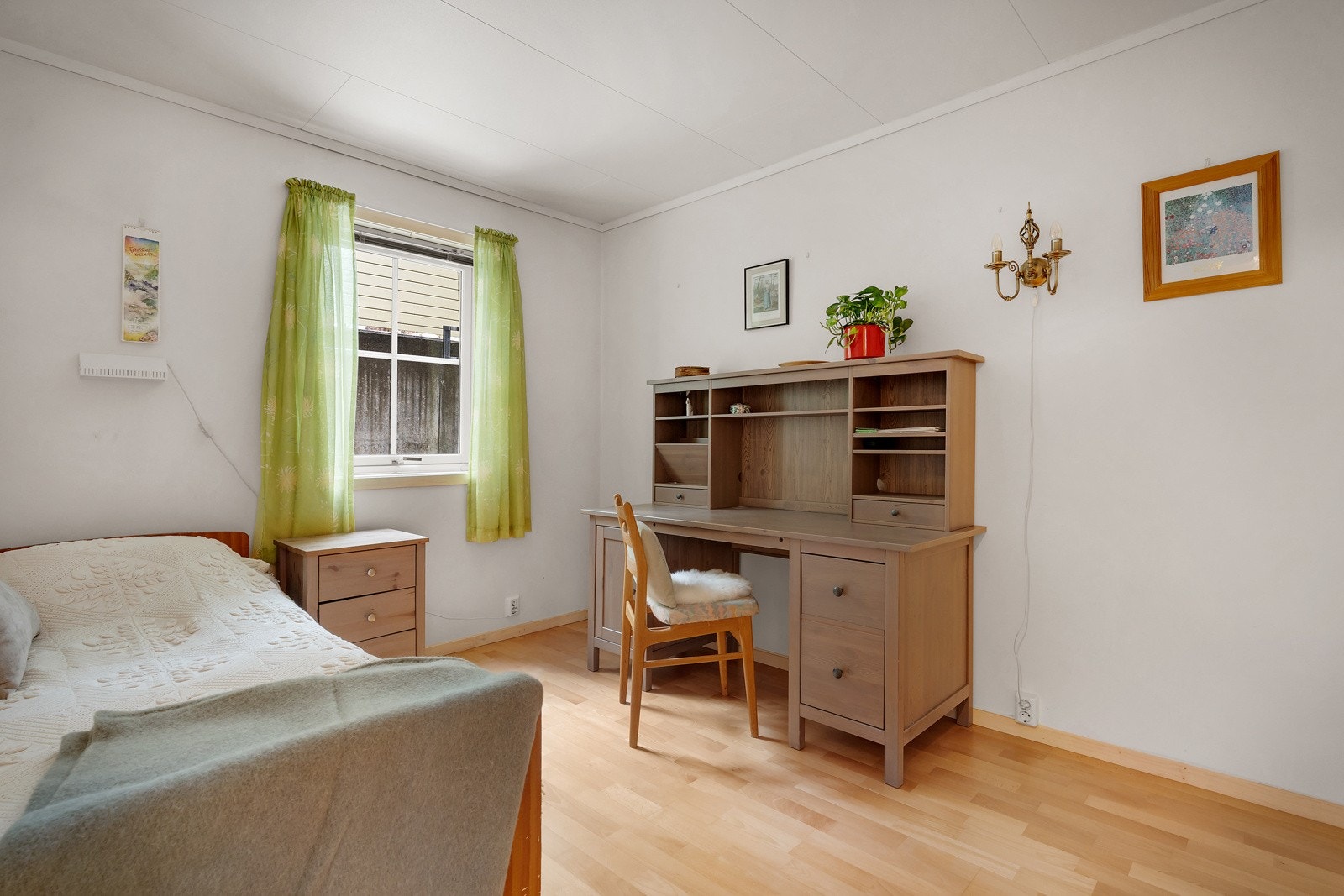 Leiligheten har to gode soverom på 8 og 10 kvm som begge har plass til seng og ønsket møblement. Galleribilde