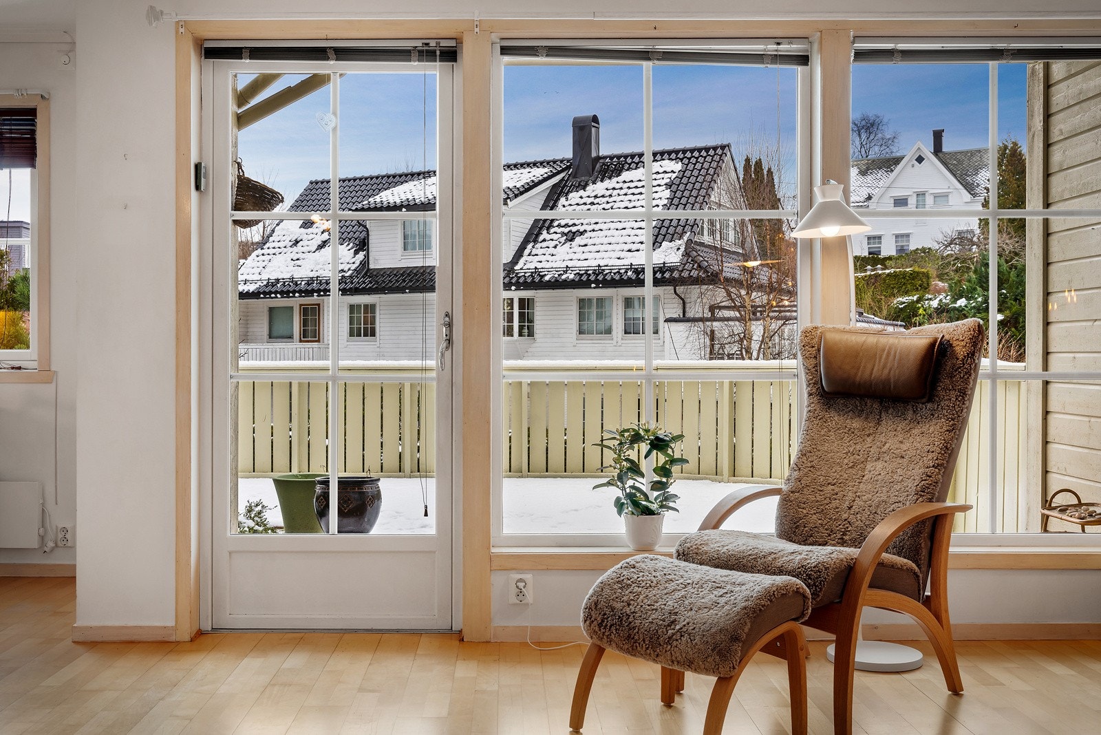 Fra stuen er det direkte tilkomst til en herlig vestvendt terresse. Galleribilde