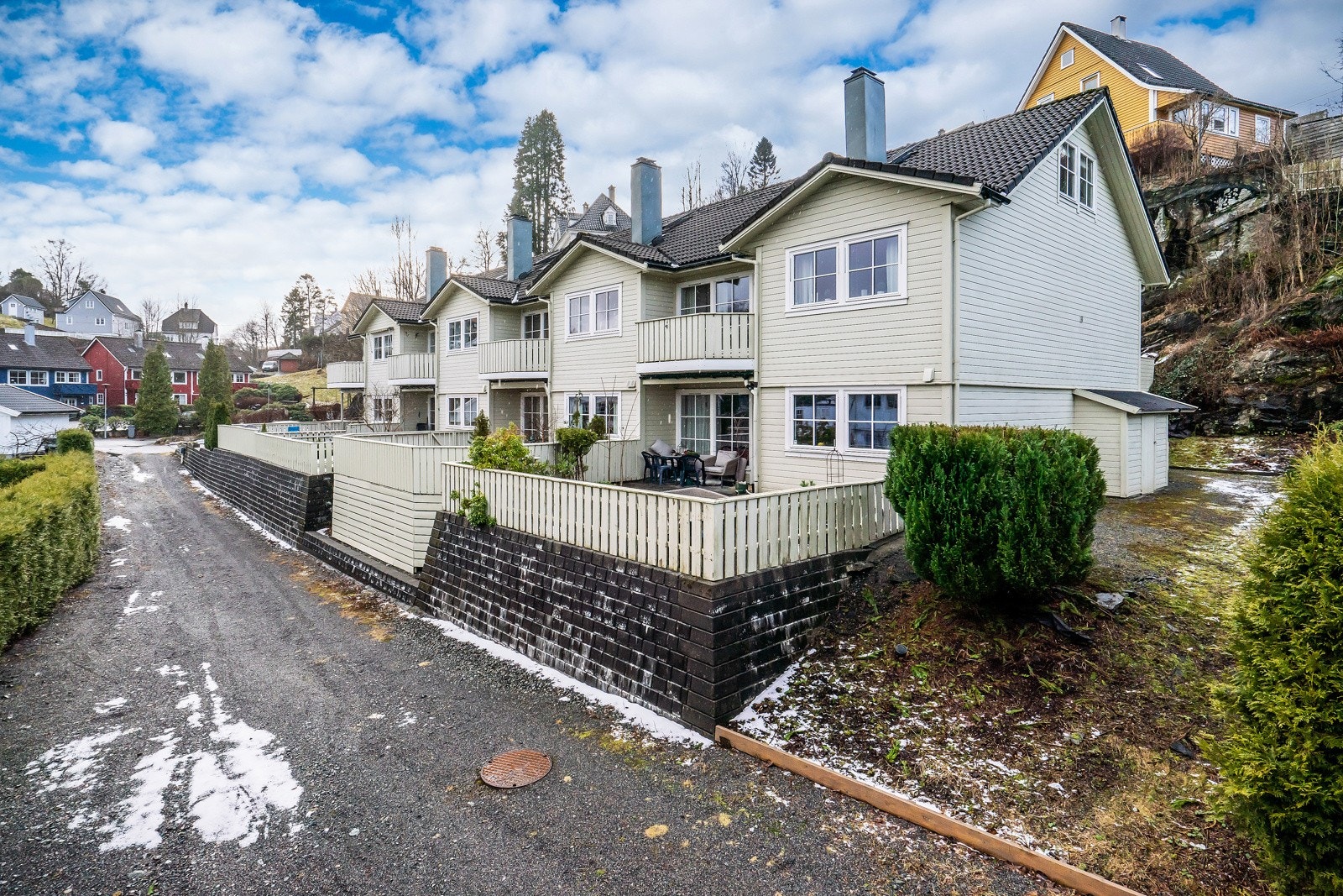 I 2022 malte sameiet to sider av fasaden. Våren/Sommeren 2025 er det planlagt å male resten av bygget. Galleribilde