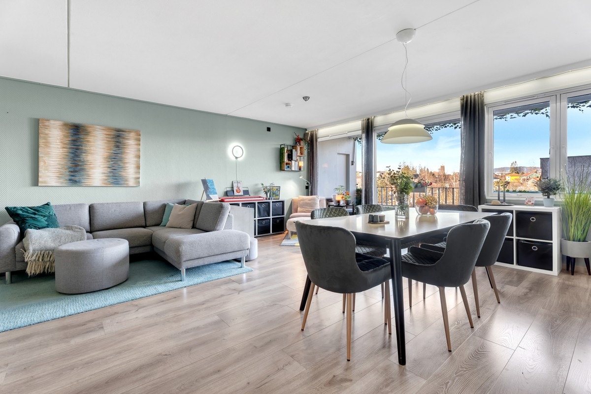 Her får du takhøyde på 2,44 meter og gulvflater belagt med laminat. Galleribilde