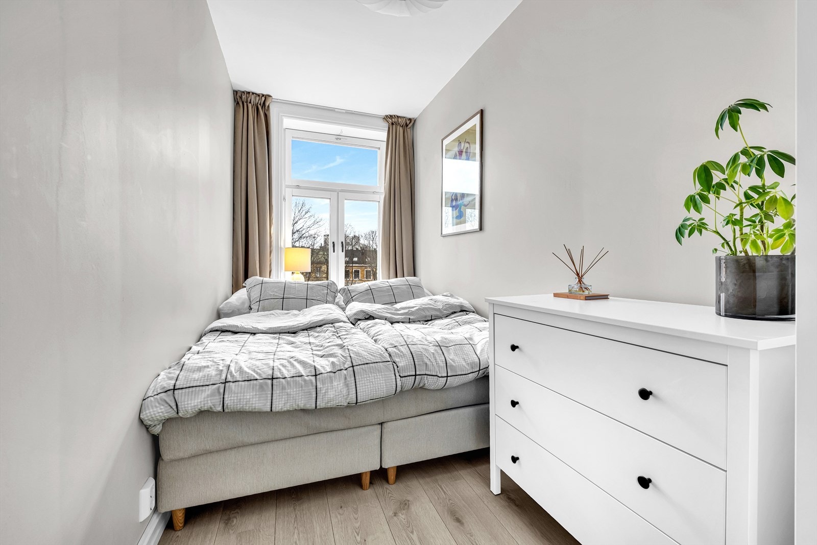 Soverom 2 passer utmerket som barnerom, gjesterom eller hobbyrom Galleribilde