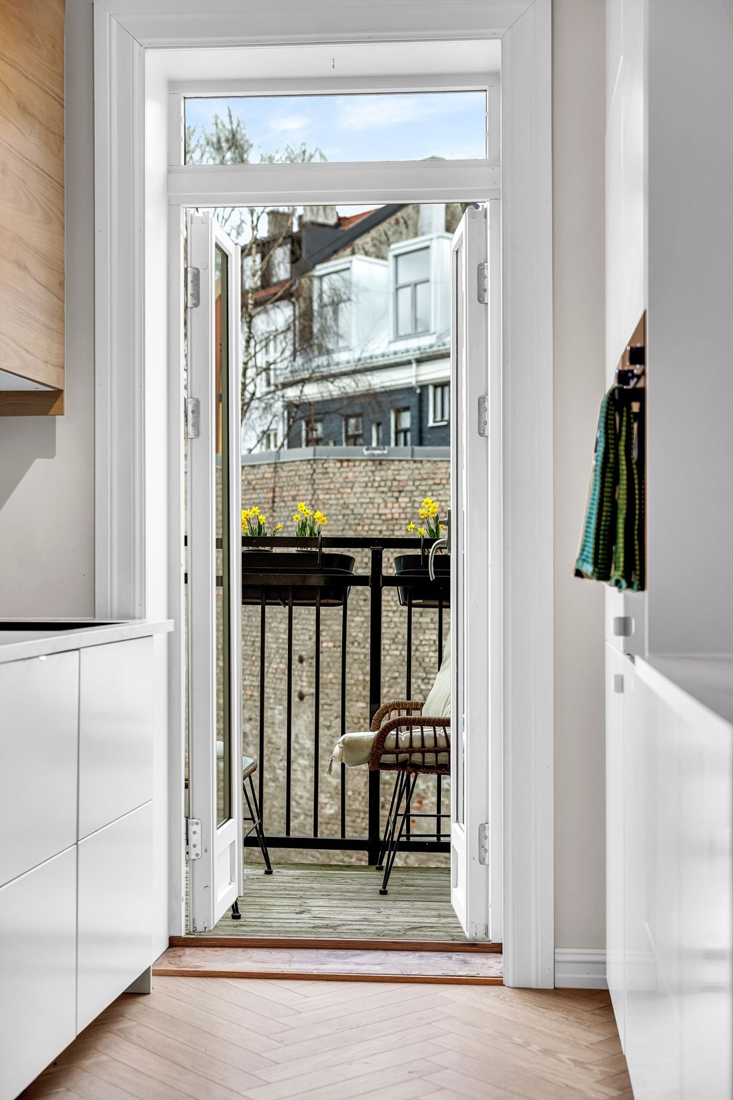 Fra kjøkken er det utgang til balkong på ca 3 m² Galleribilde