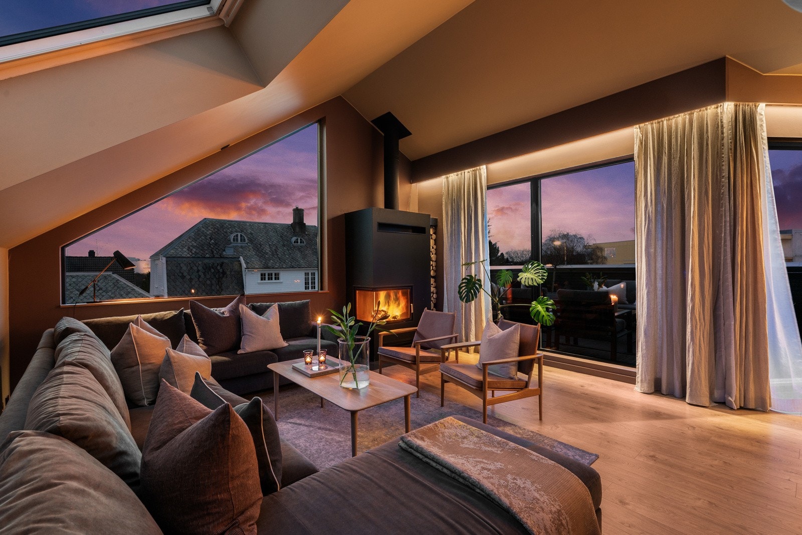 Stue i skumring. Galleribilde