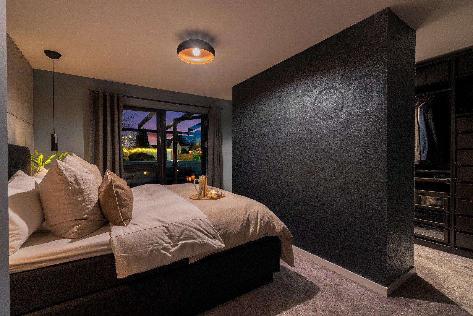 Soverommet har walk-in garderobe. Galleribilde