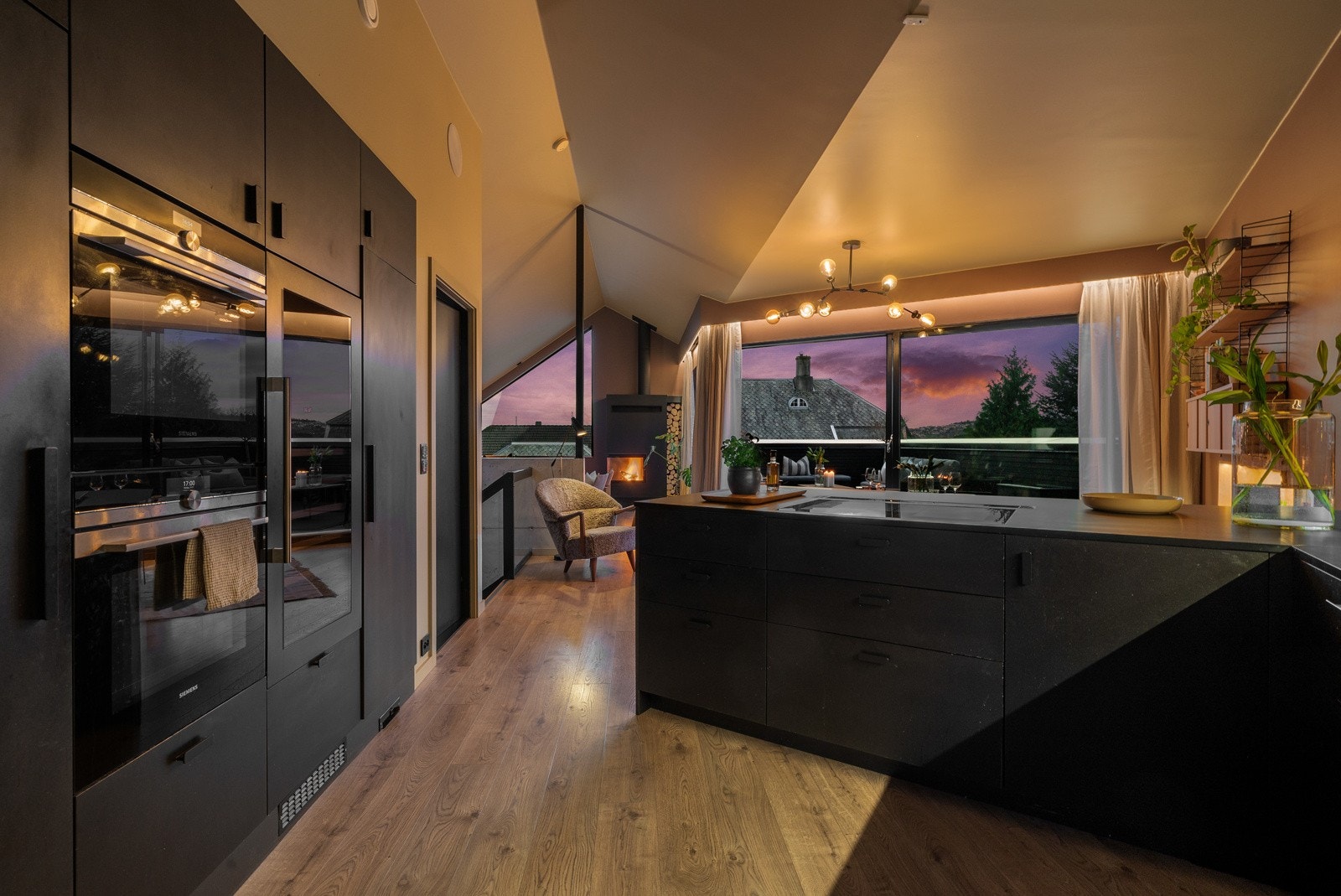 Kjøkken i skumring. Galleribilde