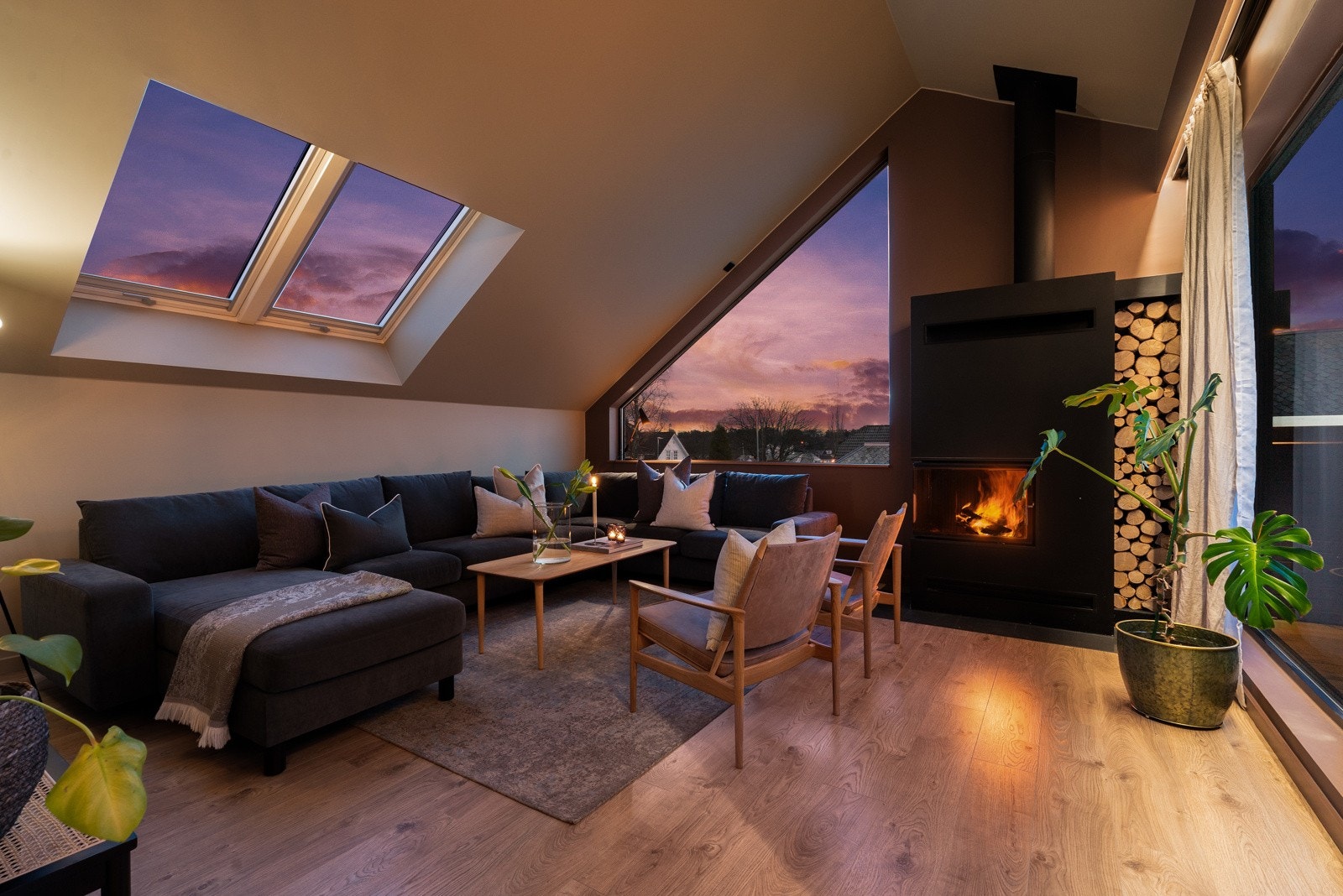 Stue i skumring. Galleribilde