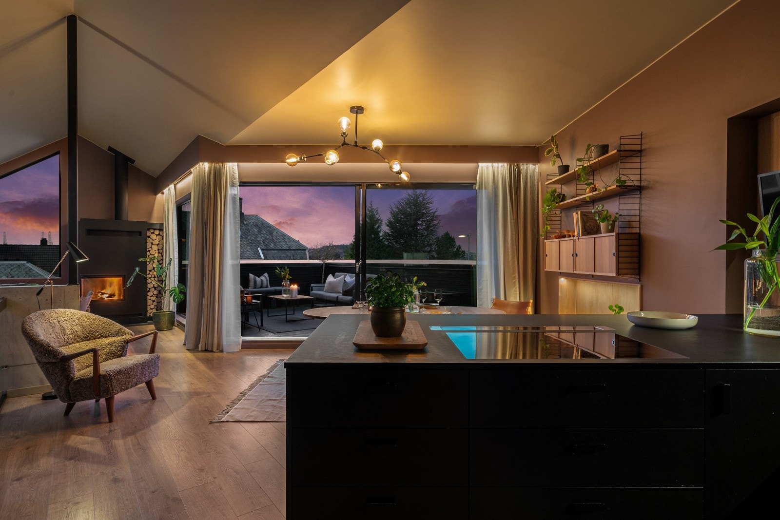 Kjøkken i skumring. Galleribilde