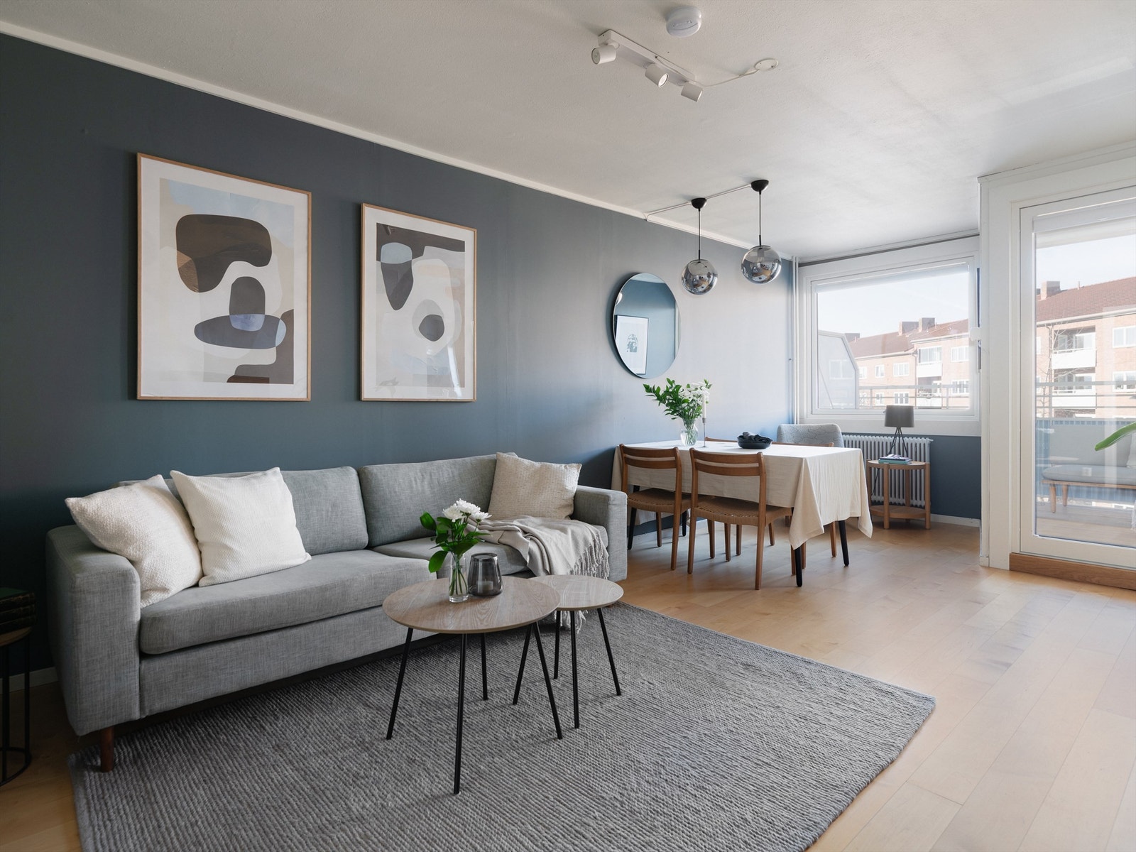 Velkommen til denne stilrene og lyse leiligheten i Telavåggata 8! Galleribilde