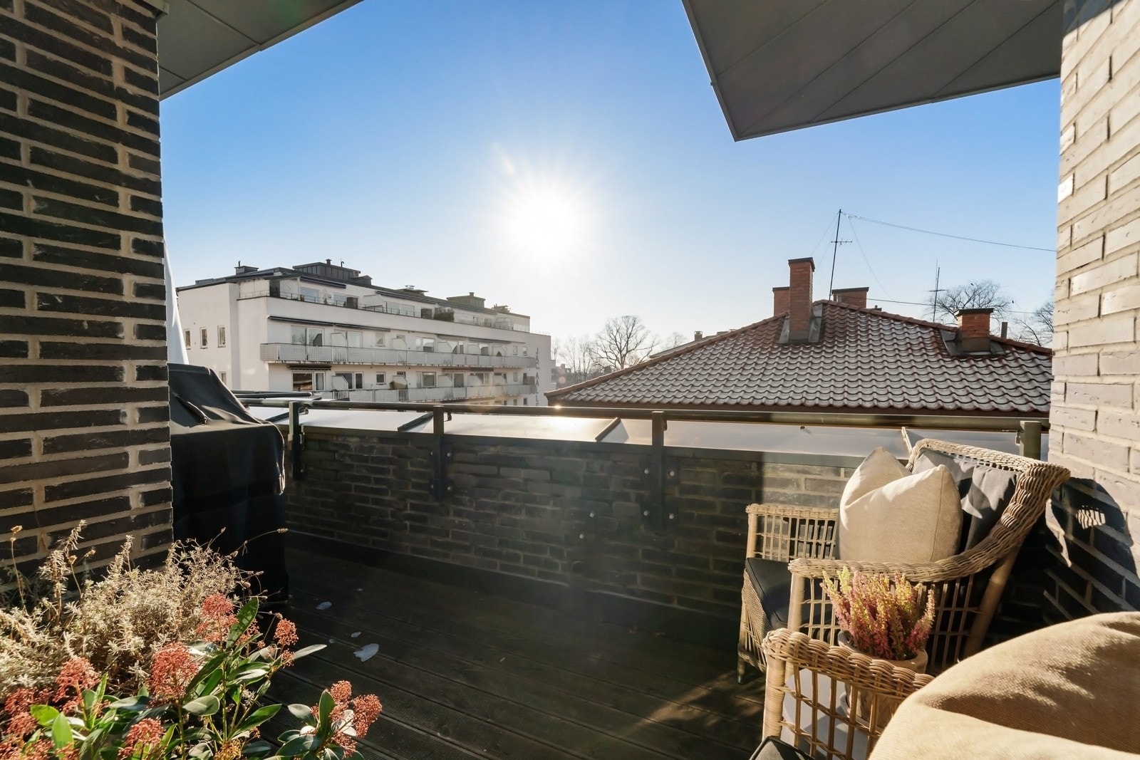Plassering gir terrassen sol fra tidlig til sent. Galleribilde