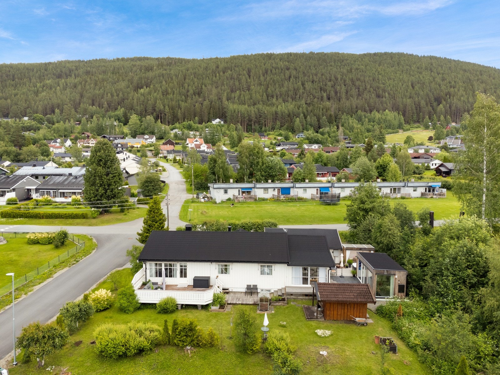 Boligen har en fin og barnevennlig beliggenhet Galleribilde