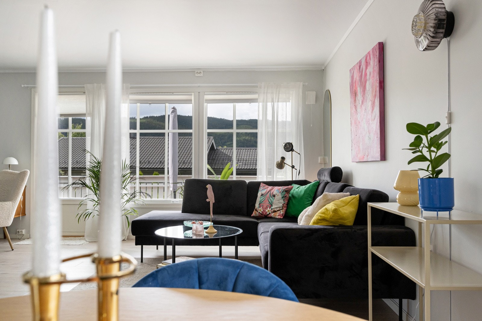 Dette er et hyggelig oppholdsrom for hele familien Galleribilde