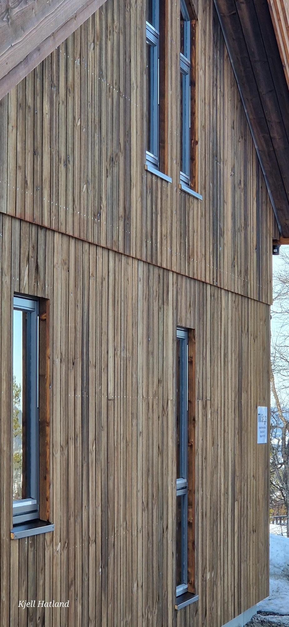 Vinduene er grå og det er ferdig behandlet panel - flere bilder kommer Galleribilde