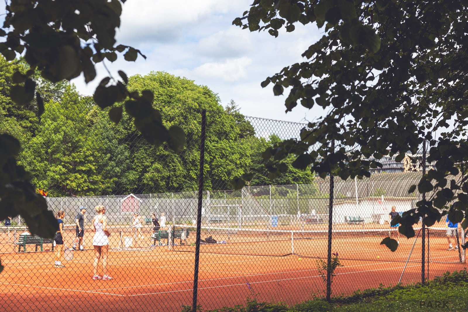 Like ved ligger det tennisbane Galleribilde
