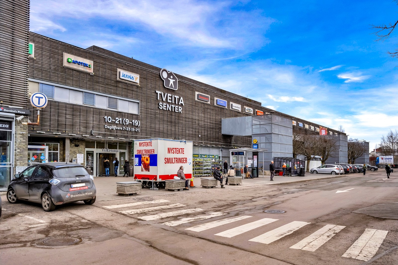 Tveita senter med 57 butikker og forretninger. Galleribilde