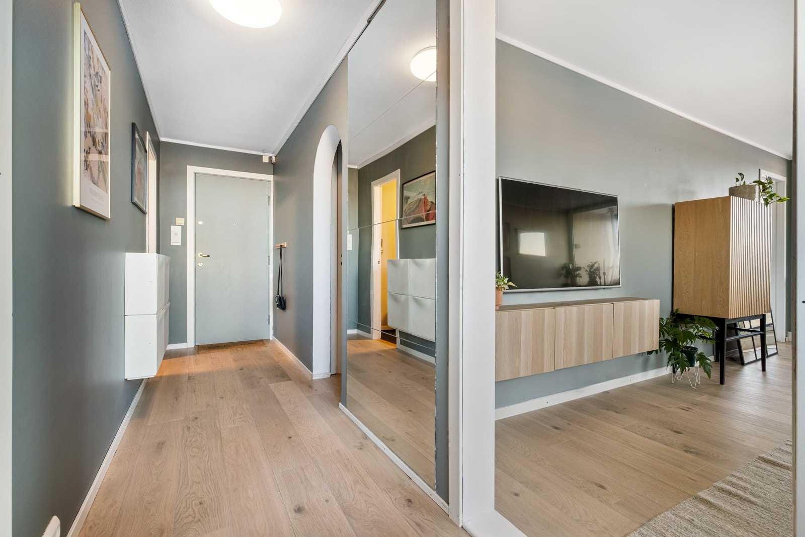 Entré/gang. Galleribilde