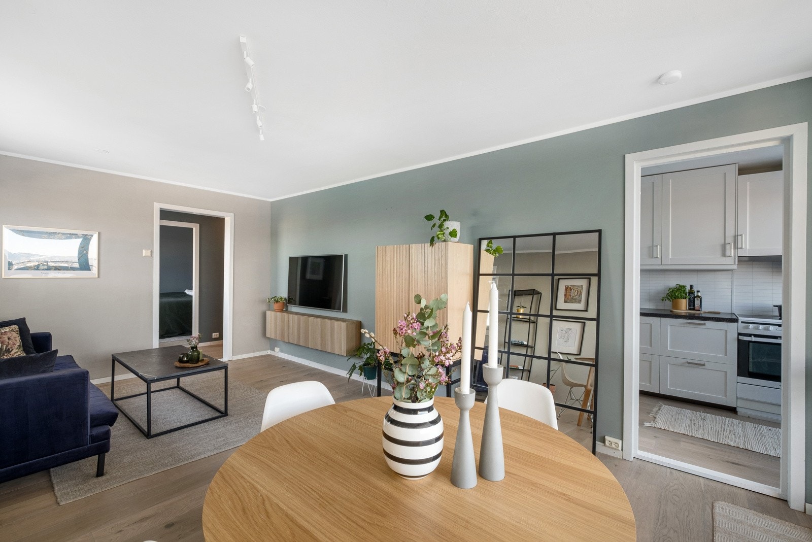 De fleste overflater er malt i 2023/2024. Galleribilde