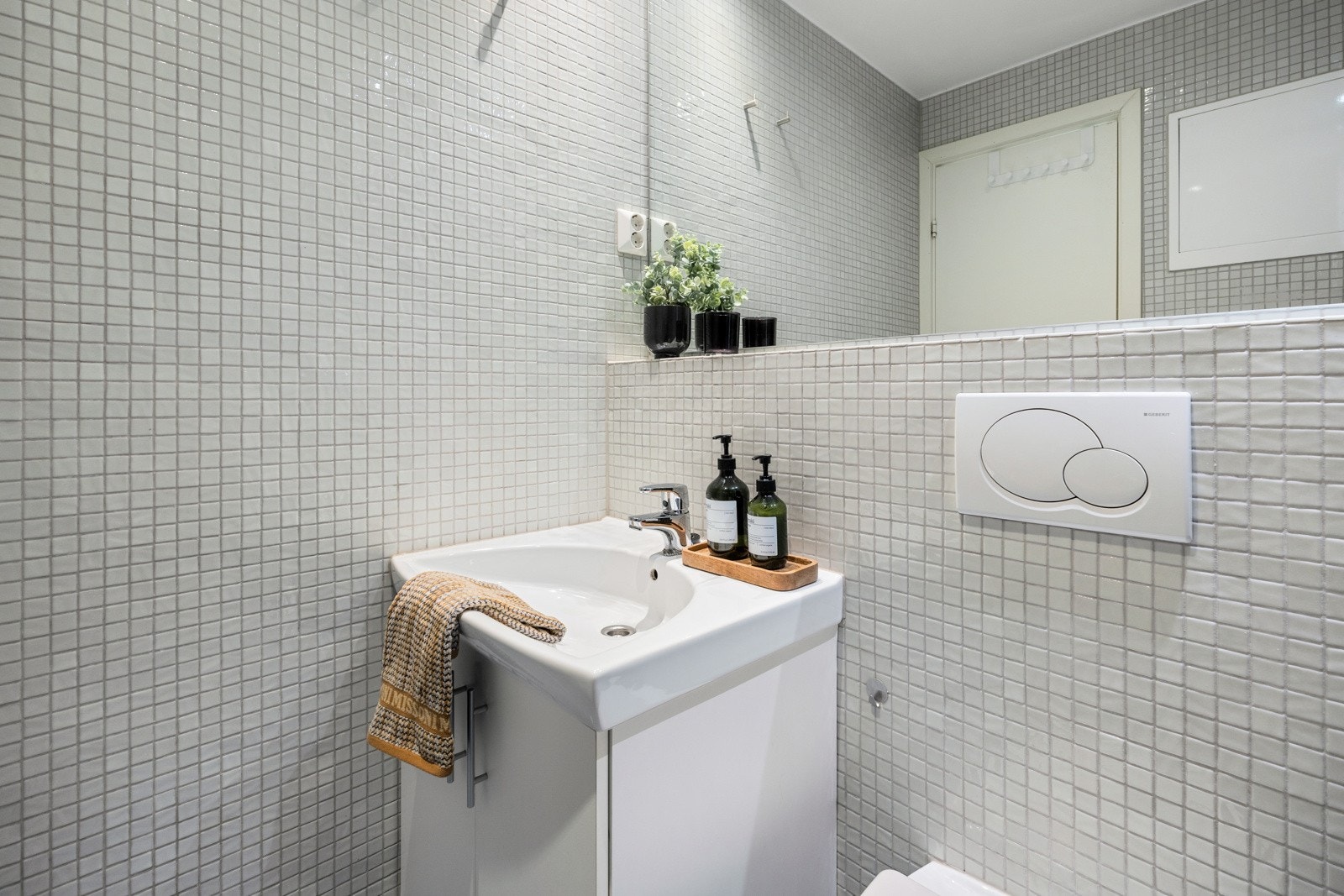 Badet er helfliset med vannbåren varme i gulvet. Galleribilde